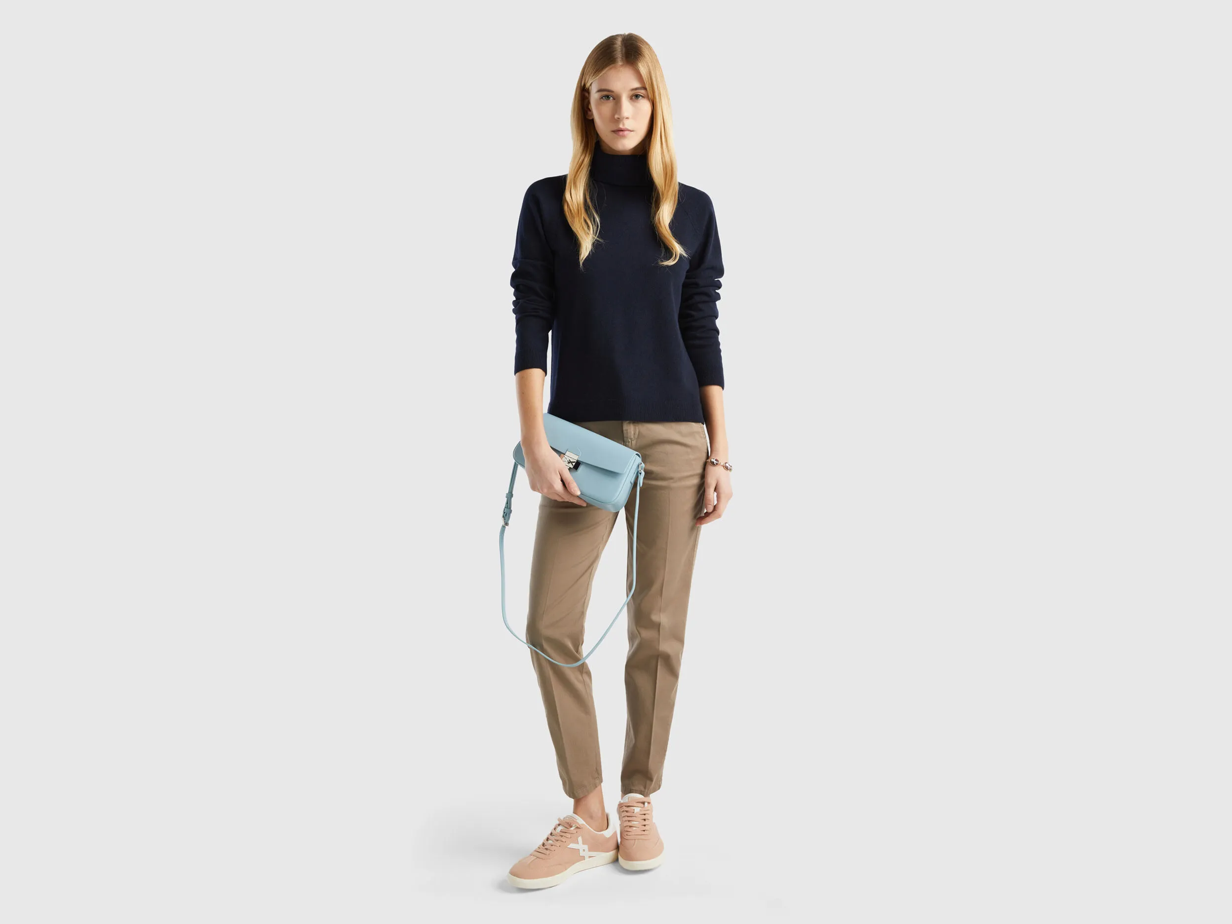 Dark blue turtleneck sweater in cashmere and wool blend - Dark Blue | Benetton