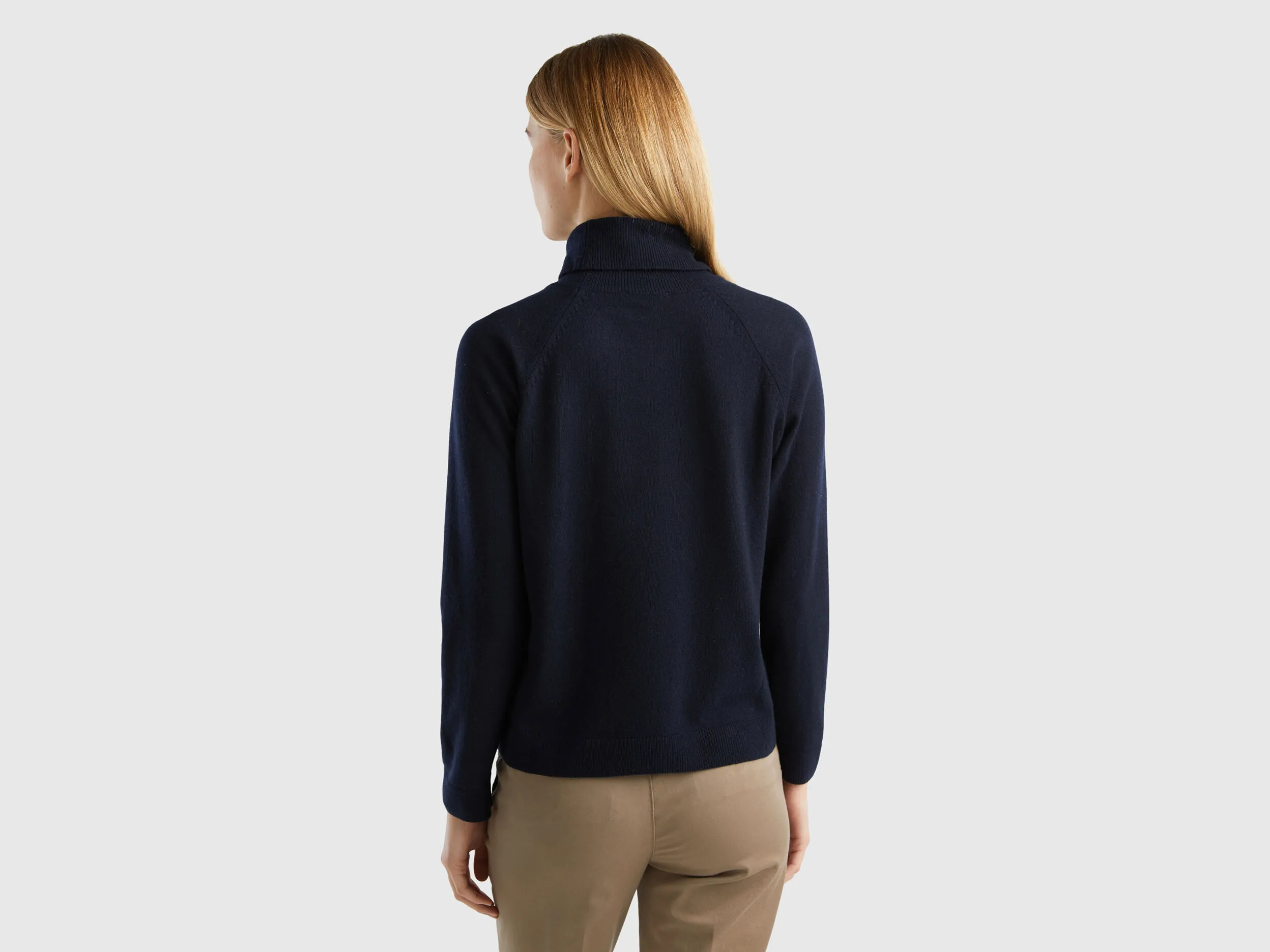 Dark blue turtleneck sweater in cashmere and wool blend - Dark Blue | Benetton