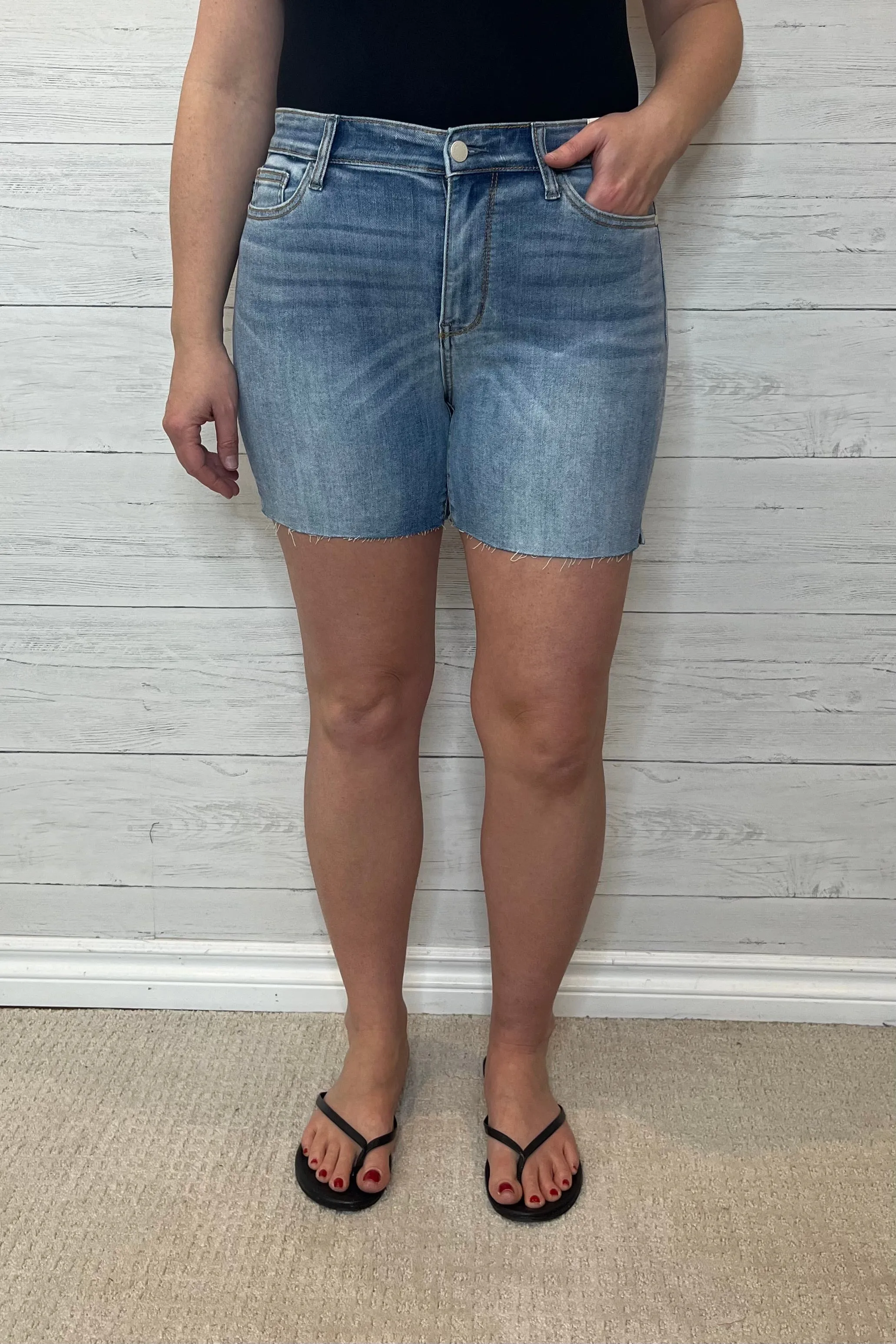 Judy Blue Jamie Mid Rise Shorts - Light Mid Wash