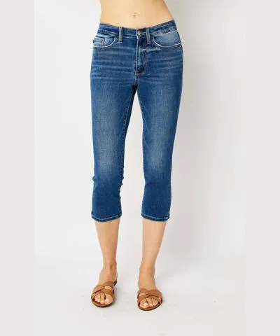 Judy Blue Skinny Fit Mid Rise Capri With Side Slit In Medium Wash